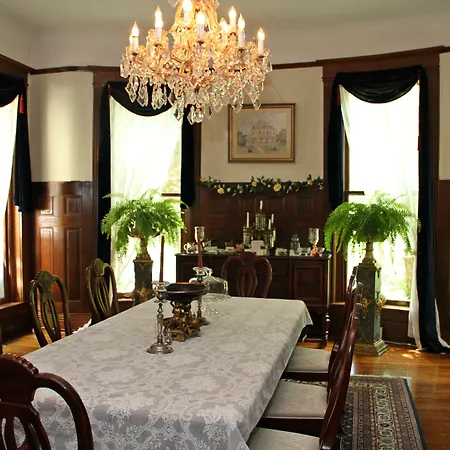 Beall Mansion An Elegant Bed & Breakfast Inn-3